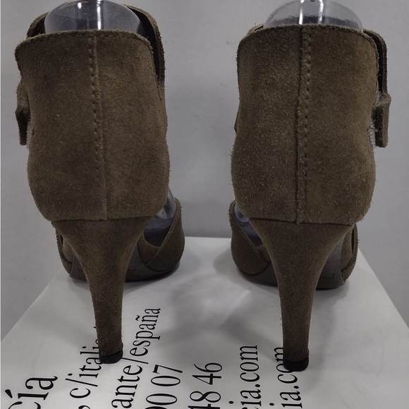 Pedro Garcia Women's Tan Suede Heels size 6 pre owned Exellent condition - Picture 9 of 13